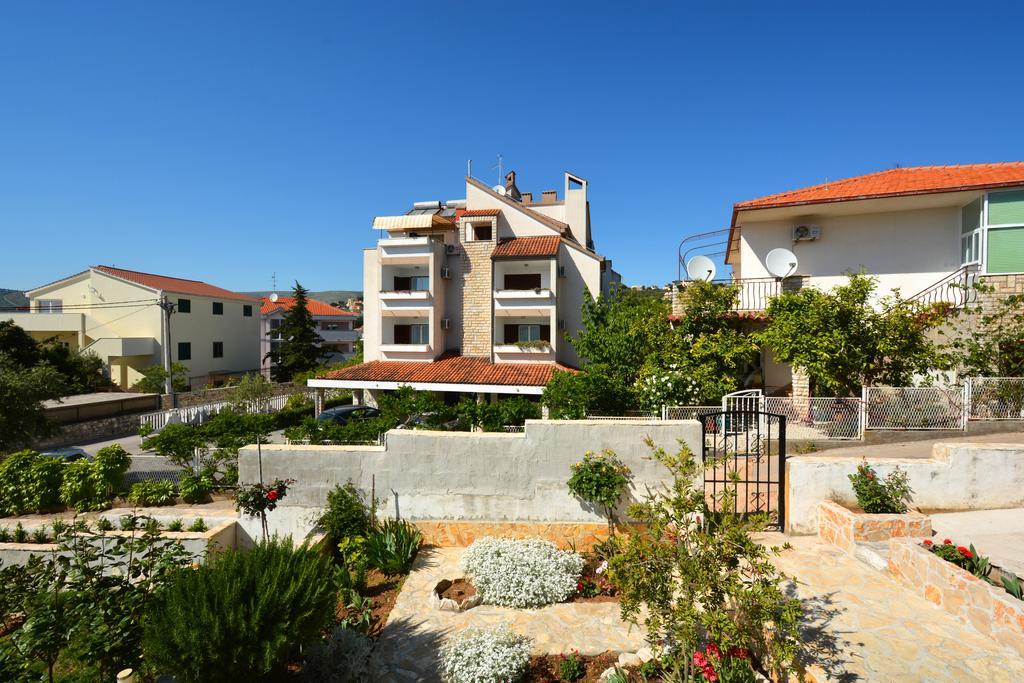 Apartments Maslina Trogir Exterior photo