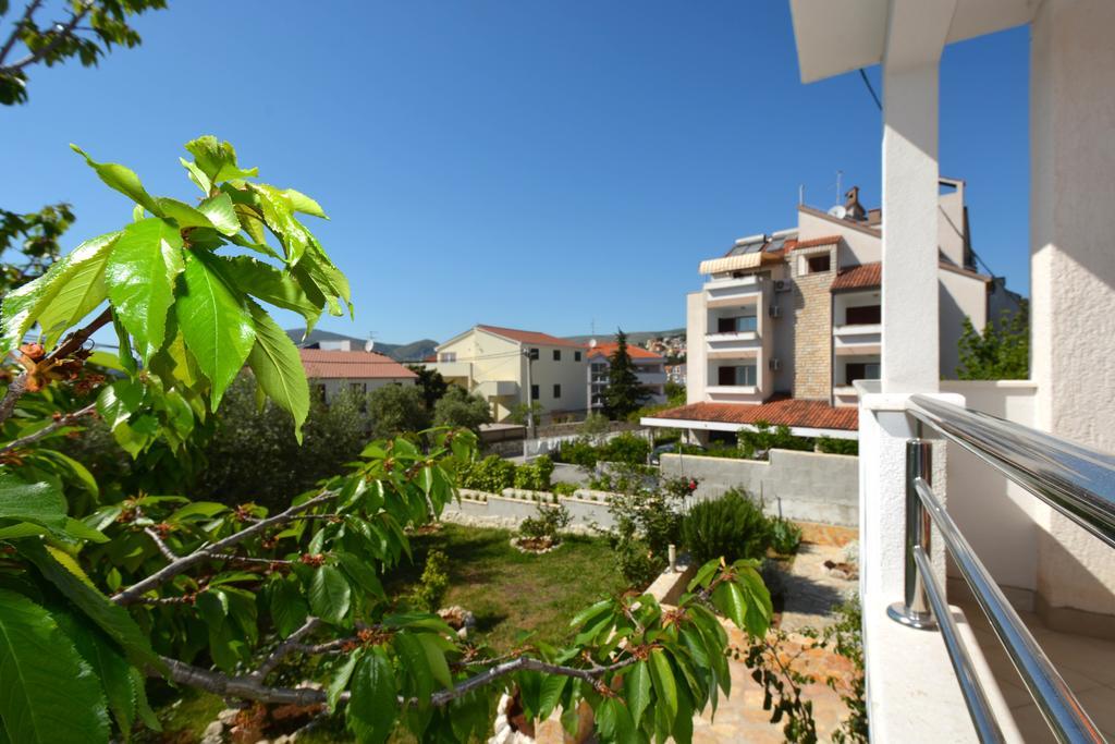 Apartments Maslina Trogir Exterior photo